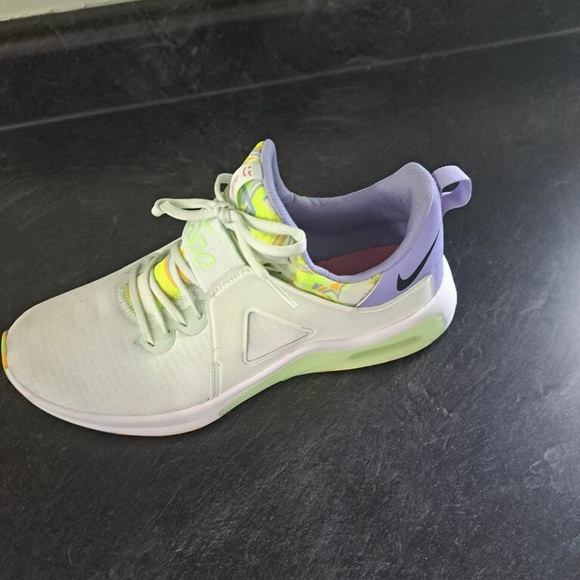 Woman’s Nike Air Max Bella TR5 - Picture 3 of 4